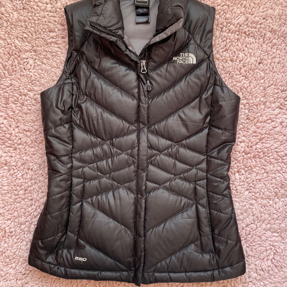 The North Face Women's Black Quilted 550 Down Vest